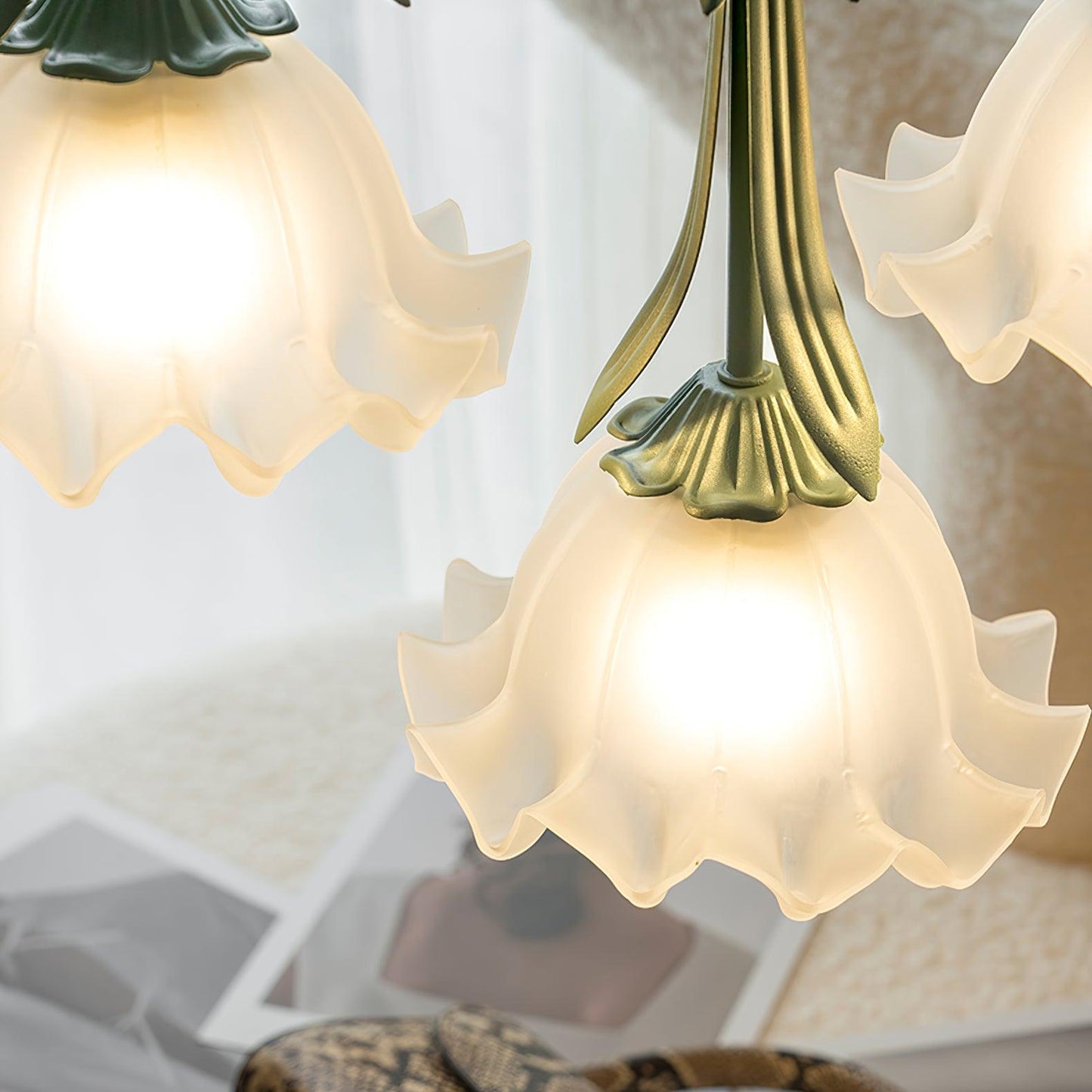 Pendant Light with Floral Motif – Romantic Hanging Light for Dining Room and Living Room